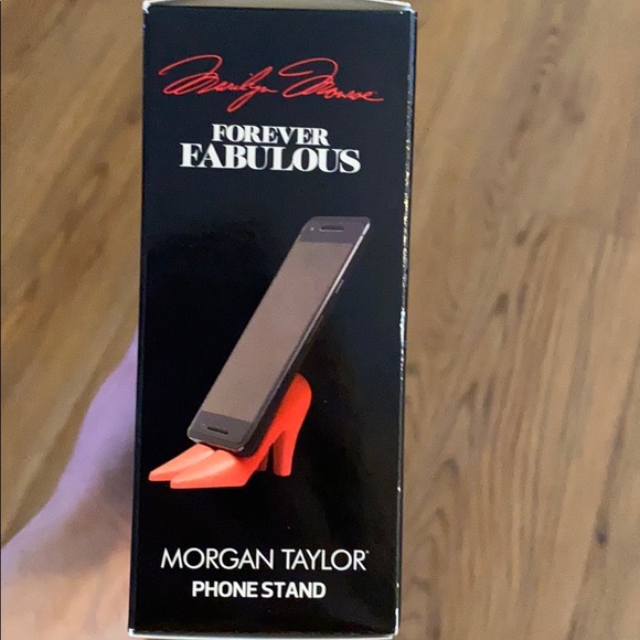 Morgan Taylor Forever Fabulous Marilyn Monroe - Picture 2 of 3